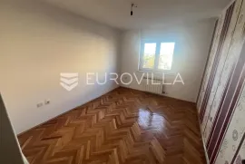 Pula, Kaštanjer stan nadomak centra 65 m2 s pogledom na more, Pula, Flat