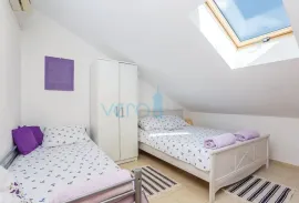 Čižići, otok Krk, dvoetažni stan 83 m2 sa pogledom na more,prodaja,najam, Dobrinj, Appartment