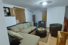 Omišalj, stara jezgra, renovirana kamena kuća, 140m2, prodaja, Omišalj, Дом