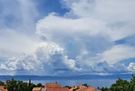 Otok Krk, Njivice, dvosoban stan 58 m2 sa prekrasnim panoramskim pogledom na more, Omišalj, Appartement