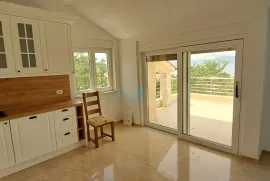 Otok Krk, Njivice, dvosoban stan 58 m2 sa prekrasnim panoramskim pogledom na more, Omišalj, Appartement