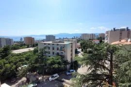 Rijeka, Gornja Vežica, Stan 51m2 sa balkonom i pogledom na more i grad, samo kod nas, prodaja, Rijeka, Appartement