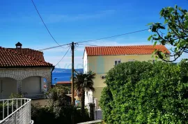 Crikvenica, centar, etaža kuće, prostrana terasa, pogled, okućnica, prodaja, Crikvenica, Apartamento