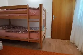 Uvala Soline, otok Krk, dvoetažni stan 89 m2 sa pogledom na more i okućnicom, Dobrinj, Apartamento