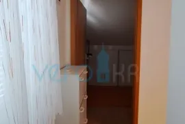 Uvala Soline, otok Krk, dvoetažni stan 89 m2 sa pogledom na more i okućnicom, Dobrinj, Apartamento