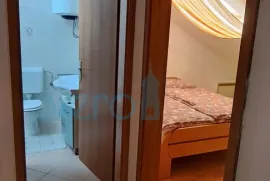 Uvala Soline, otok Krk, dvoetažni stan 89 m2 sa pogledom na more i okućnicom, Dobrinj, Apartamento