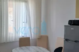 Uvala Soline, otok Krk, dvoetažni stan 89 m2 sa pogledom na more i okućnicom, Dobrinj, Apartamento