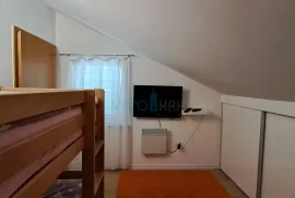 Uvala Soline, otok Krk, dvoetažni stan 89 m2 sa pogledom na more i okućnicom, Dobrinj, Apartamento