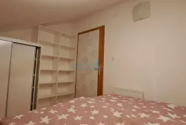 Uvala Soline, otok Krk, dvoetažni stan 89 m2 sa pogledom na more i okućnicom, Dobrinj, Apartamento