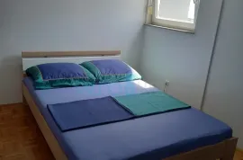 Krk, grad, stan 84m2 sa okućnicom, pogled na more, prodaja, Krk, Daire