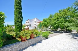 Otok Krk, Malinska,  Osebujna villa s parkom i bazenom na odličnoj lokaciji, prodaja, Malinska-Dubašnica, بيت