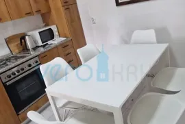 Crikvenica, centar - samostojeća renovirana kuća, 50 m od mora, prodaja, Crikvenica, بيت