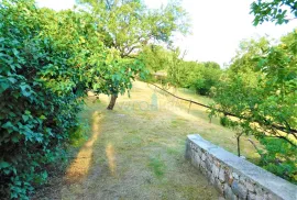 Crikvenica, Bribir- imanje sa 2 kuće i parcelom od 1778m2, prodaja, Vinodolska Općina, Casa