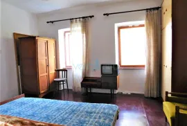 Crikvenica, Bribir- imanje sa 2 kuće i parcelom od 1778m2, prodaja, Vinodolska Općina, Casa