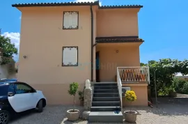 Grad Krk, okolica, samostojeća kuća sa 3 apartmana i pogledom na more, Krk, Casa