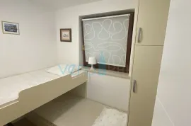 Grad Krk, okolica, samostojeća kuća sa 3 apartmana i pogledom na more, Krk, Casa