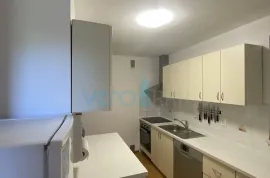 Grad Krk, okolica, samostojeća kuća sa 3 apartmana i pogledom na more, Krk, Casa