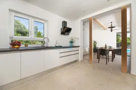 Grad Krk, Mediteranska villa s bazenom na top lokaciji, prodaja, Krk, Casa