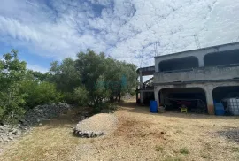 Krk, Okolica, Samostojeća kuća roh-bau na velikoj parceli s otvorenim pogledom, prodaja, Krk, House