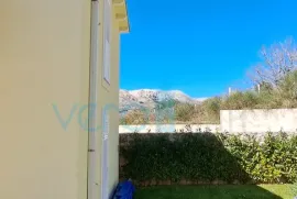 Baška, okolica, dvojna kuća sa bazenom i pogledom na more,prodaja, Baška, Famiglia