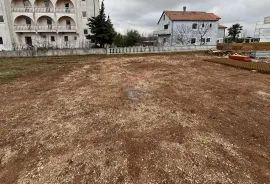 Poreč, okolica - građevinsko zemljište u centru manjeg mjesta, Poreč, Tierra