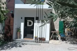 ŠIBENIK, CENTAR - Kuća u centru grada s tri apartmana i 230 m2 dvorišta i o, Šibenik, Casa