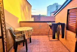 Crikvenica, centar - 62 m2, 2s/db, drugi red od mora, prodaja, Crikvenica, Appartement