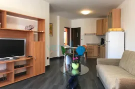 Grad Krk, Otok Krk, okolica, dva stana 71 m2 u prizemlju obiteljske kuće, prodaja, Krk, Appartment