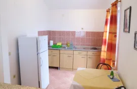 Otok Krk, Uvala Soline, samostojeća kuća sa 6 apartmana i pogledom na more, prodaja, Dobrinj, Maison