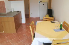 Otok Krk, Uvala Soline, samostojeća kuća sa 6 apartmana i pogledom na more, prodaja, Dobrinj, Haus