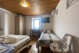 Dobrinj, okolica, Samostojeća kuća sa dva stana i okućnicom, prodaja, Dobrinj, House