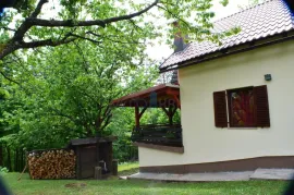 Gorski kotar, Skrad, okolica, Samostojeća goranska kuća 128m2 s okućnicom, prodaja, Skrad, Famiglia