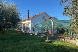 Otok Krk, Malinska - kuća s maslinikom i pogledom na more, Malinska-Dubašnica, Maison