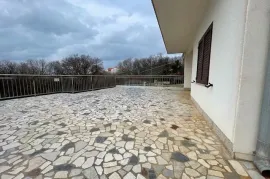 Novi Vinodolski,okolica,dvojna kuća,281 m2,90 m od mora!, Novi Vinodolski, بيت