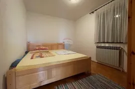 Novi Vinodolski,okolica,dvojna kuća,281 m2,90 m od mora!, Novi Vinodolski, Casa