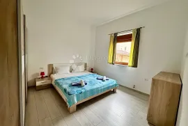 STAN U PRIZEMLJU - 350M OD MORA, Fažana, Flat