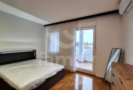 STAN SA LOĐOM NA ATRAKTIVNOJ LOKACIJI, Pula, Appartement