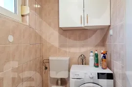 STAN SA LOĐOM NA ATRAKTIVNOJ LOKACIJI, Pula, Appartement