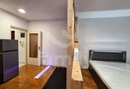 STAN SA LOĐOM NA ATRAKTIVNOJ LOKACIJI, Pula, Appartement