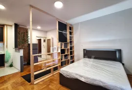 STAN SA LOĐOM NA ATRAKTIVNOJ LOKACIJI, Pula, Appartement