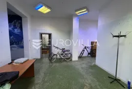 Đakovo, Centar, poslovni prostor sa skladištem, NKP 230 m2, Đakovo, Poslovni prostor