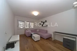 Osijek, Sjenjak, Dvosoban opremljen stan u povišenom prizemlju, 56 m², Osijek, Appartamento