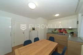 Osijek, Sjenjak, Dvosoban opremljen stan u povišenom prizemlju, 56 m², Osijek, Appartamento