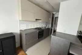 Zagreb, Trešnjevka, trosoban stan NKP 100 m2, Zagreb, Appartamento