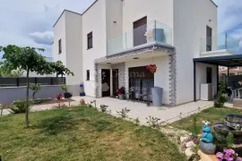 POREČ (okolica) - Nova moderna kuća zadnja u nizu, Poreč, Haus