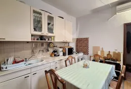 EKSKLUZIVNO DVOSOBAN STAN NA ATRAKTIVNOJ LOKACIJI, Pula, Apartamento