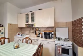 EKSKLUZIVNO DVOSOBAN STAN NA ATRAKTIVNOJ LOKACIJI, Pula, Apartamento