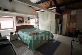 RENOVIRANA DVOETAŽNA KUĆA U MIRNOM NASELJU, Pula, House