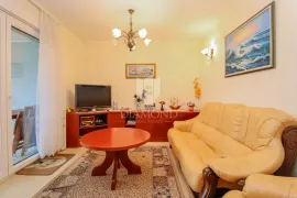 Prilika! Savudrija, stan s bazenom 650 m do mora!, Umag, Apartamento