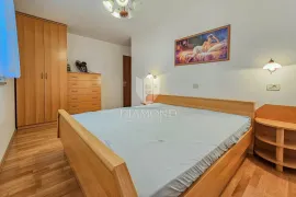 Prilika! Savudrija, stan s bazenom 650 m do mora!, Umag, Apartamento